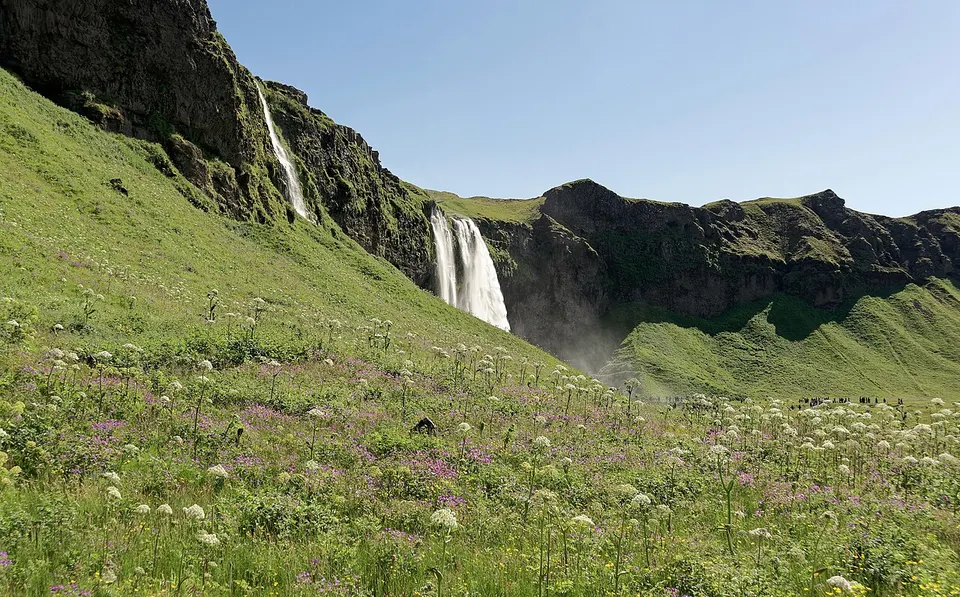 Seljalandsfoss Waterfall, Iceland, 20240720 1522 3138 — Rangárþing eystra, Iceland