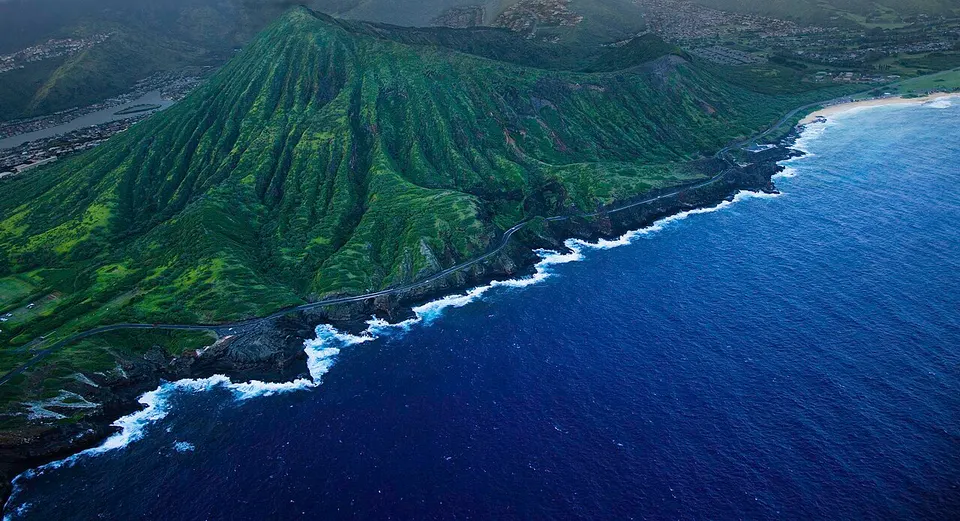Hawaiian Mountain At Sunset (191094121) — Honolulu, United States
