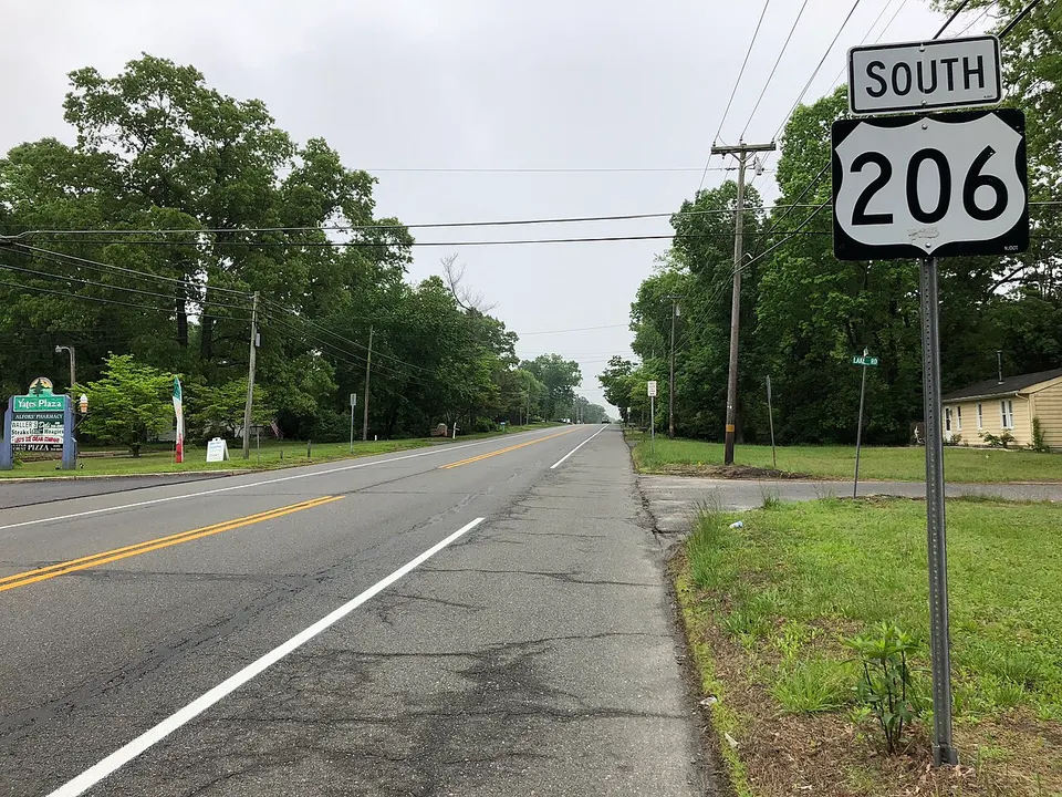 2018-05-23 07 56 26 View south along U.S. Route 206 at Lake Road in Tabernacle Township, Burlington County, New Jersey — Burlington, United States