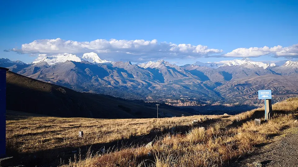 Vista desde Callanpunta camino al bosque de Chepita — Huaraz, Peru