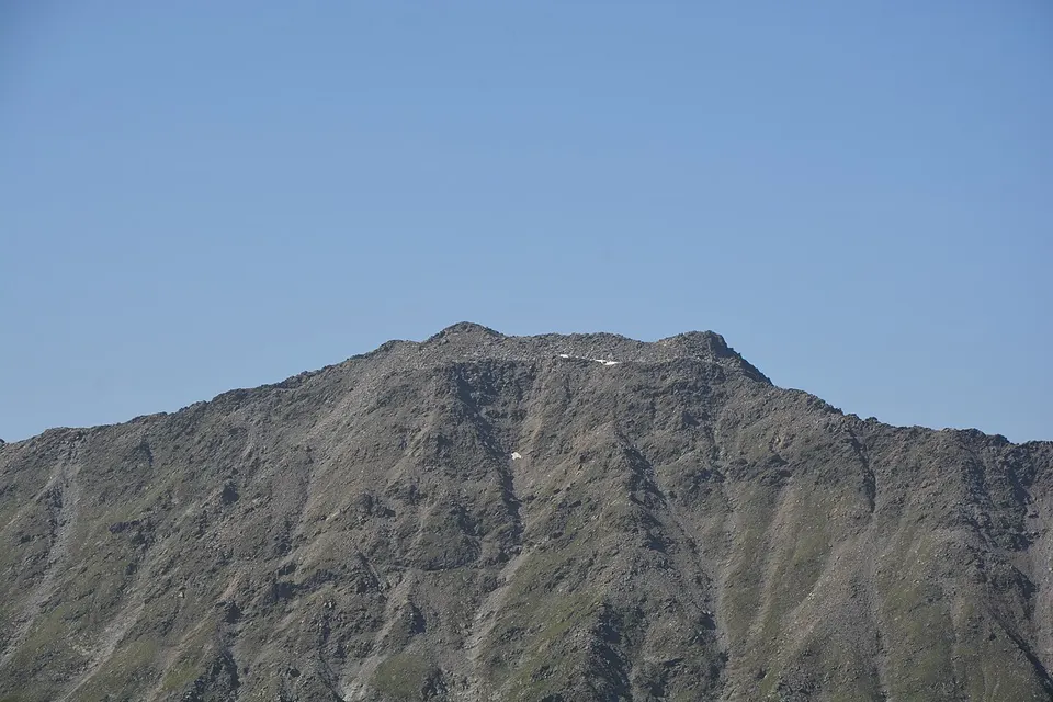Nördliche Wasserfallspitze vom Aufstieg auf das Tschadinhorn b — Lienz, Austria