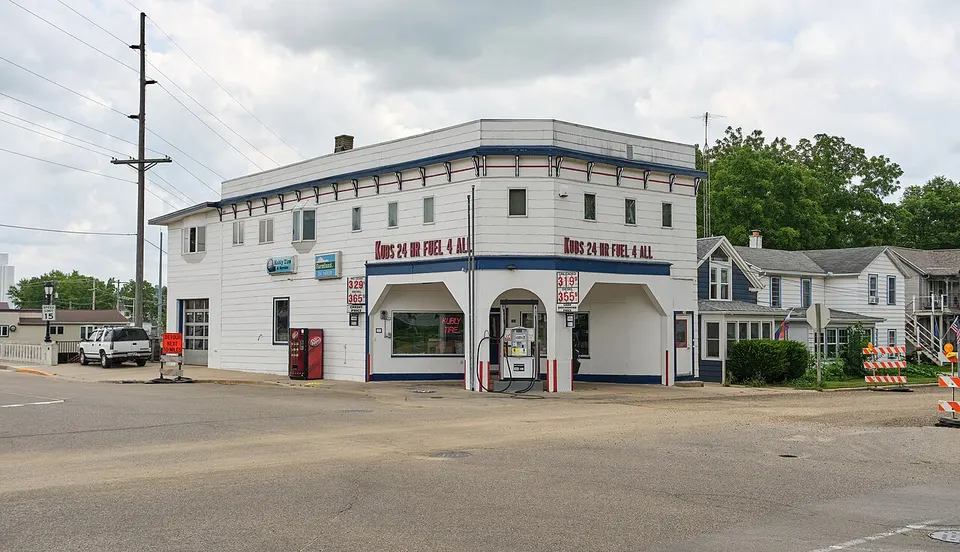 Kubly Tire & Services Station (53907873337) — Green, United States