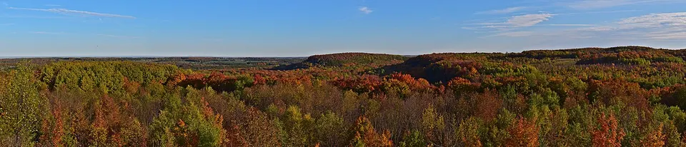 Mono Cliffs Provincial Park autumn panorama — Kitchener--Waterloo--Barrie, Canada