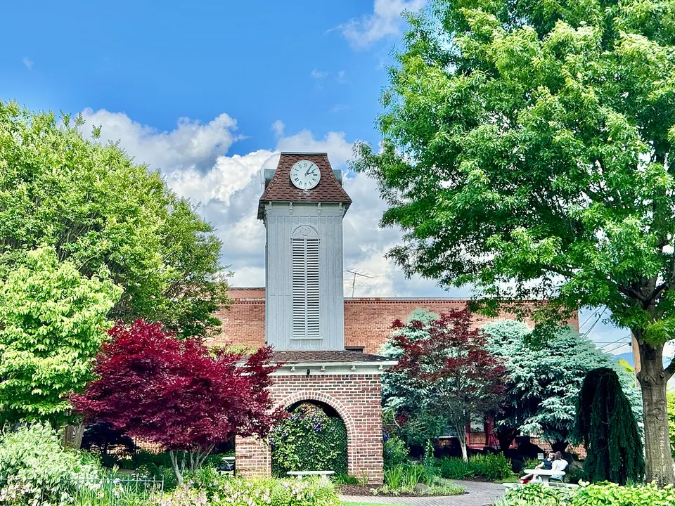 Town Square, Main Street and Iotla Street, Franklin, NC - 54037578287 — Macon, United States