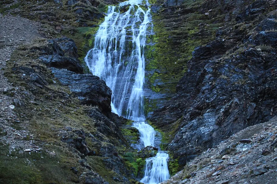 Waterfall at Stromness, South Georgia (5717917414) — Geographic area 5nmg, South Georgia and the South Sandwich Islands
