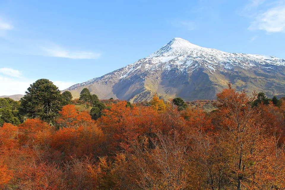 Volcan Lanín, otoño 2016 - Flickr - Pato Novoa — Geographic area 62vn, Argentina